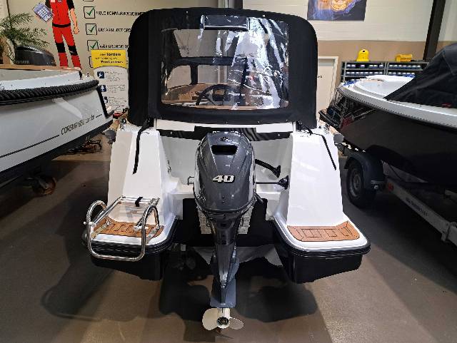 Corsiva 565 New Age - 25 HK Yamaha/Udstyr