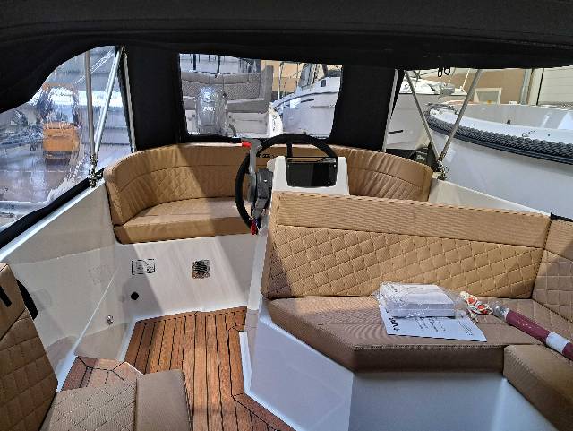 Corsiva 565 New Age - 25 HK Yamaha/Udstyr