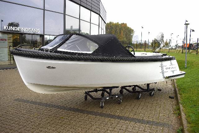 Corsiva 595 Tender 2017 - 25 HK Yamaha/Udstyr