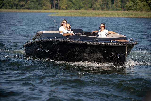 Corsiva 625 Tender 25 HK Yamaha/Udstyr