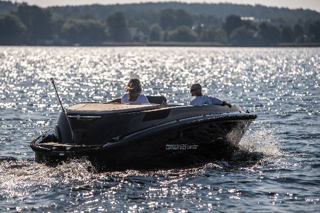 Corsiva 625 Tender 25 HK Yamaha/Udstyr