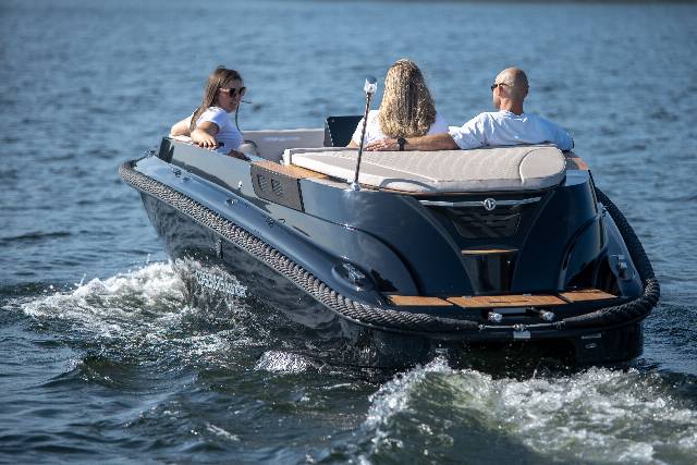 Corsiva 625 Tender 25 HK Yamaha/Udstyr
