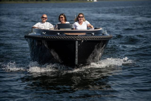 Corsiva 625 Tender 25 HK Yamaha/Udstyr