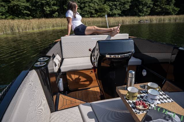 Corsiva 625 Tender 25 HK Yamaha/Udstyr