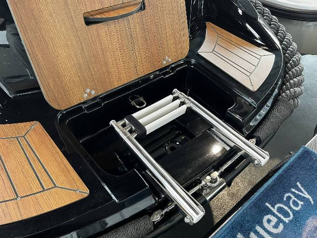 Corsiva 625 Tender 25 HK Yamaha/Udstyr