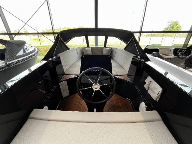Corsiva 625 Tender 25 HK Yamaha/Udstyr