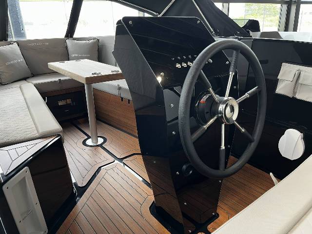 Corsiva 625 Tender 25 HK Yamaha/Udstyr