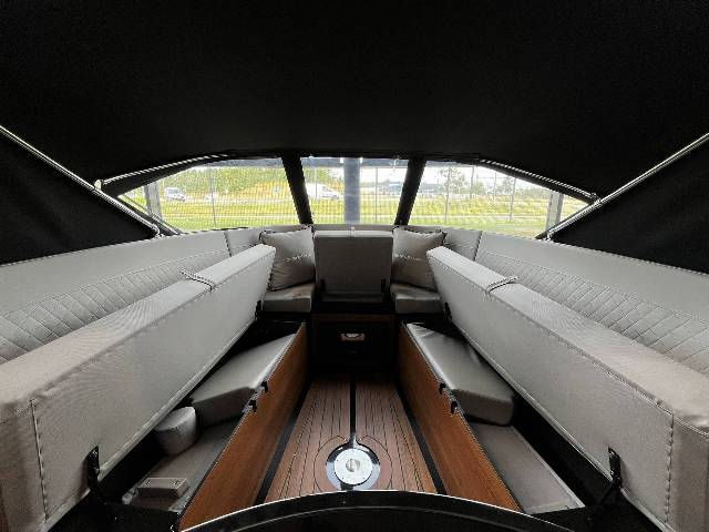 Corsiva 625 Tender 25 HK Yamaha/Udstyr