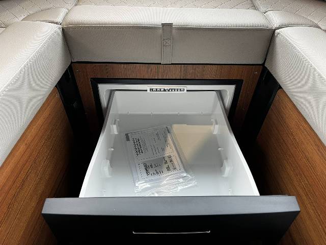 Corsiva 625 Tender 25 HK Yamaha/Udstyr