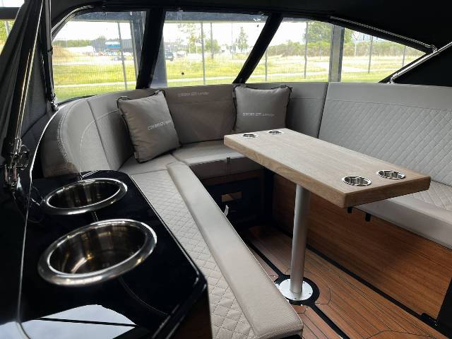 Corsiva 625 Tender 25 HK Yamaha/Udstyr