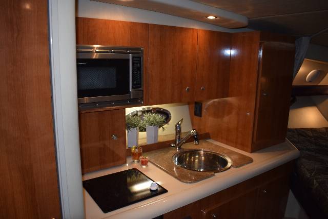 Cruiser Yachts 300 Express - Twin Volvo Penta D3/Udstyr - DIESEL