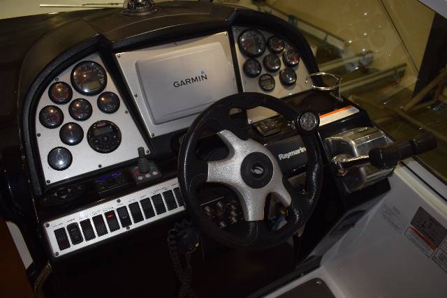 Cruiser Yachts 300 Express - Twin Volvo Penta D3/Udstyr - DIESEL