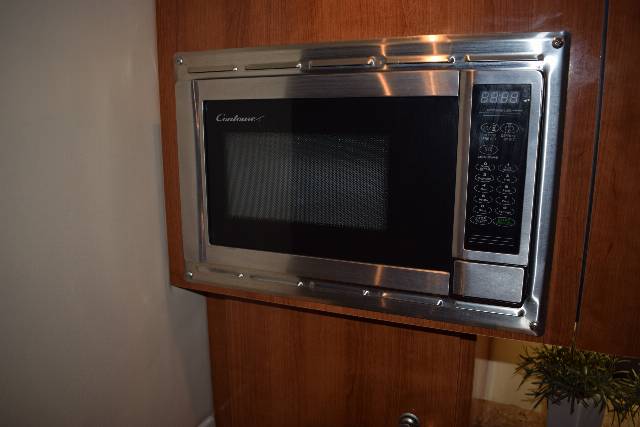 Cruiser Yachts 300 Express - Twin Volvo Penta D3/Udstyr - DIESEL