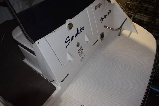Cruiser Yachts 300 Express - Twin Volvo Penta D3/Udstyr - DIESEL
