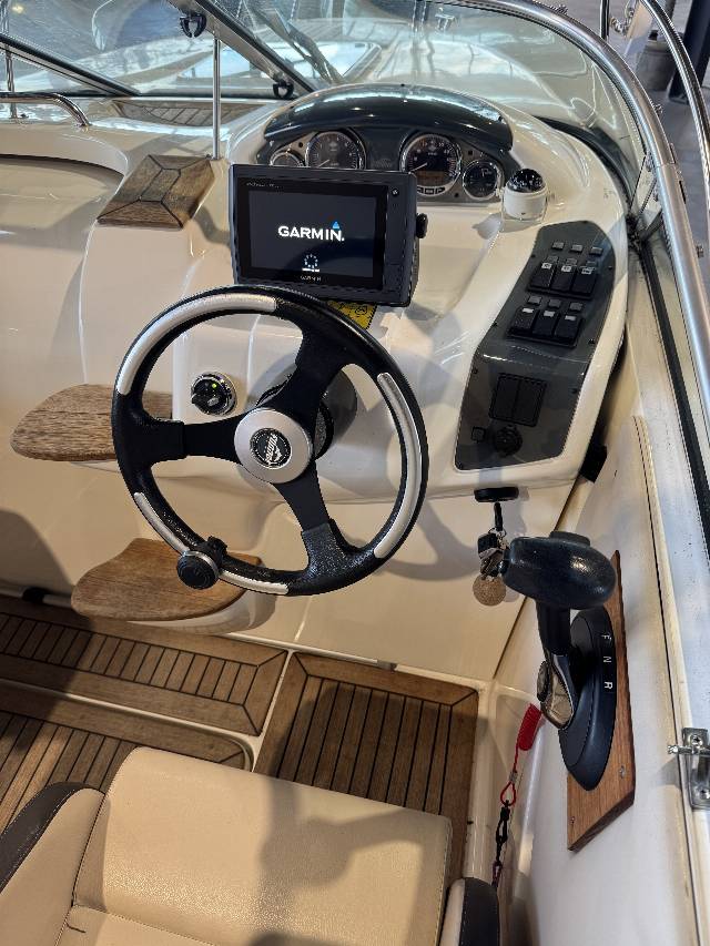 Flipper 630 DC m/ Mercury F150