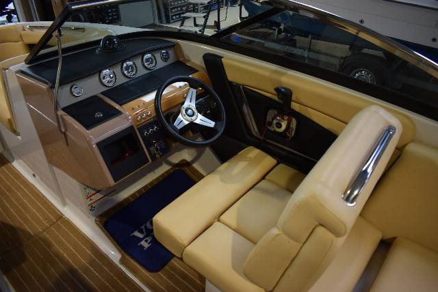 Four Winns 222 SL - Volvo Penta 5.7L 320 HK/Udstyr