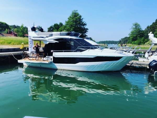 Galeon 400 Fly