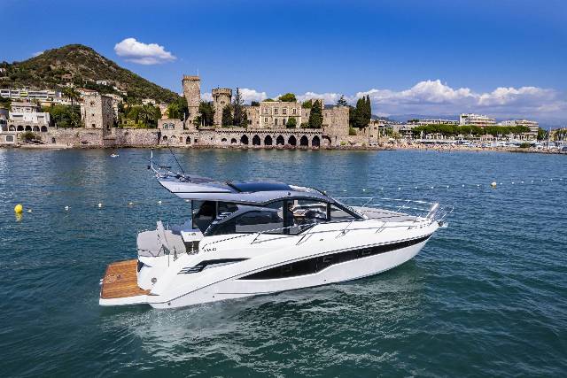 Galeon 425 HTS