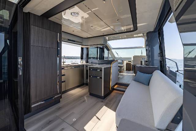 Galeon 570 SKY