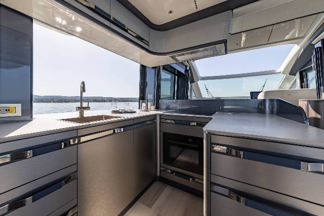 Galeon 570 SKY