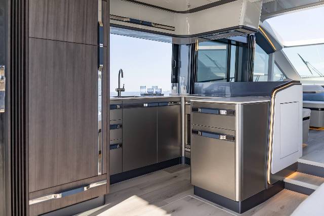 Galeon 570 SKY