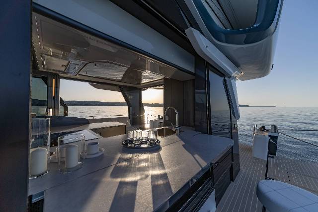 Galeon 570 SKY