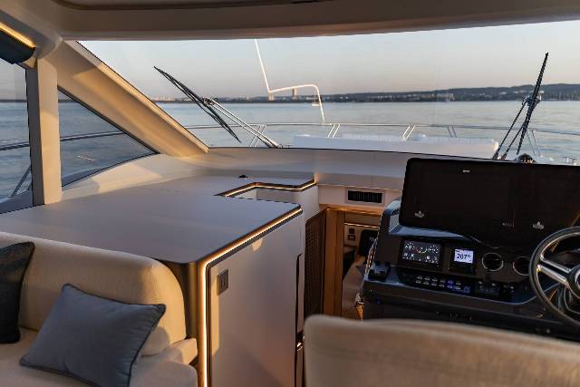 Galeon 570 SKY