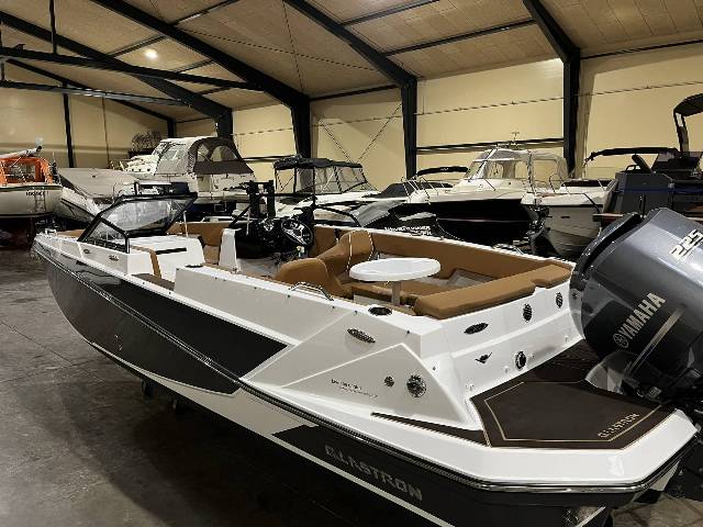 Glastron 220 GTD - 225 HK Yamaha/Udstyr