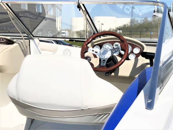 Glastron 225 GT