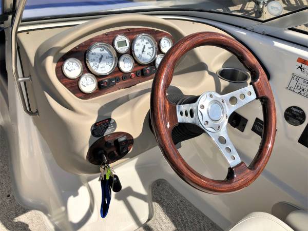 Glastron 225 GT