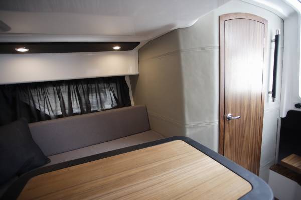 Karnic SL800 - F375 XTO - V8 Yamaha/Udstyr