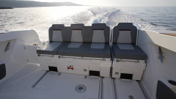 Karnic SL800 - F375 XTO - V8 Yamaha/Udstyr