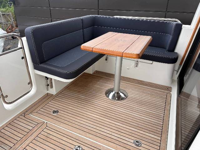 Nimbus 305 Coupe - 220 HK Diesel-Fast skrueaksel/Udstyr