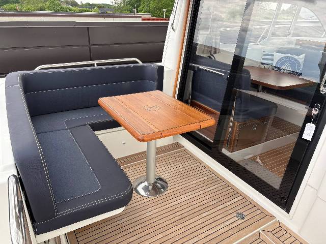 Nimbus 305 Coupe - 220 HK Diesel-Fast skrueaksel/Udstyr