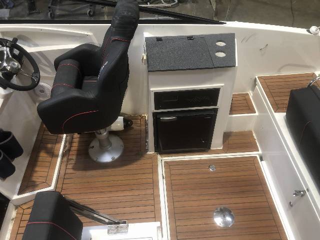 Oceanmaster 680DC m/ 250 honda 4-takt kun 60 timer