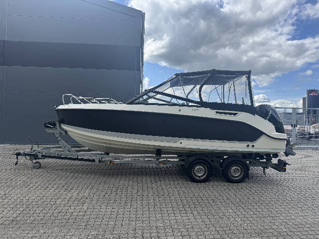 Quicksilver 675 Activ Cruiser m/Mercury F225 og udstyr