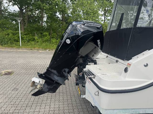 Quicksilver 675 Activ Cruiser m/Mercury F225 og udstyr