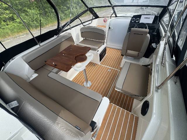 Quicksilver 675 Activ Cruiser m/Mercury F225 og udstyr